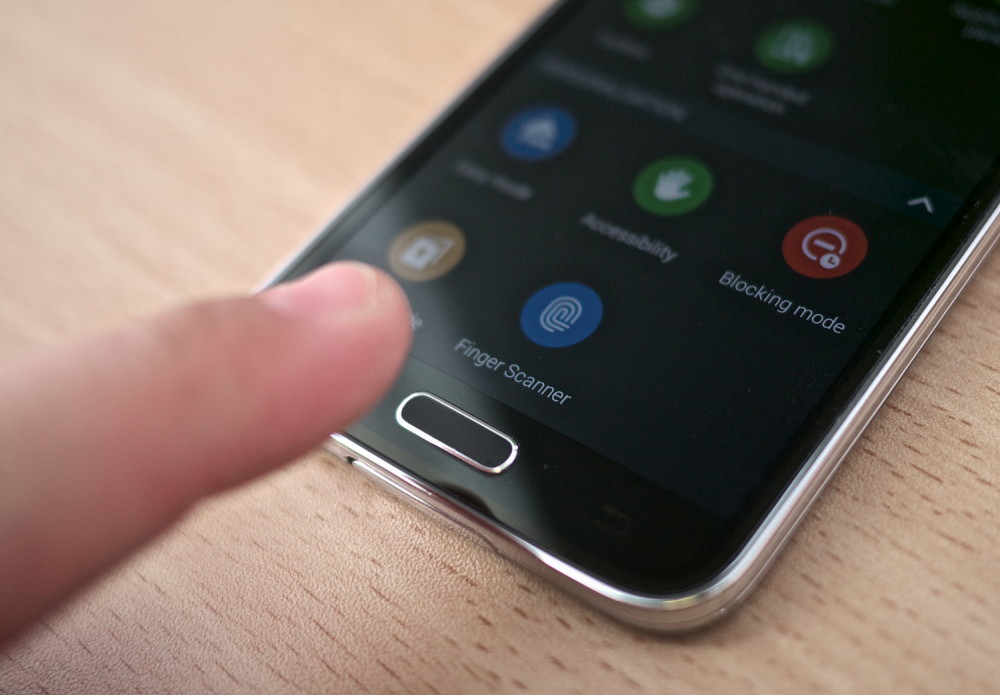 Хакеры нашли удаленный способ взлома сканера отпечатков пальцев на Android