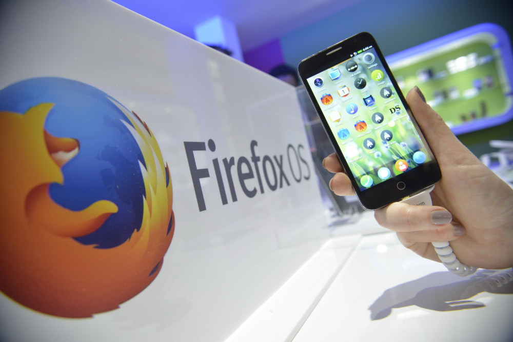 Firefox_OS_phone_at_MWC_2014_with_logo