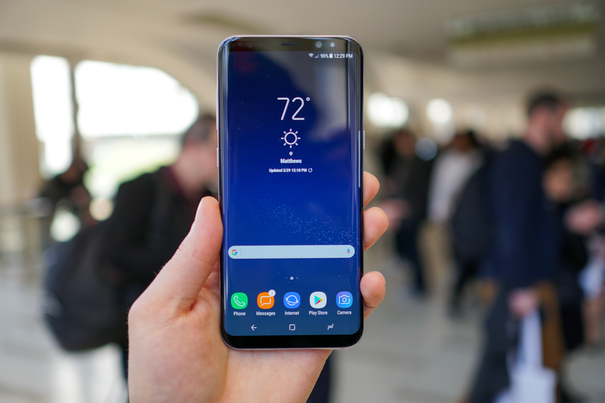 Систему распознавания лиц Samsung Galaxy S8 обманули при помощи фото — Хакер