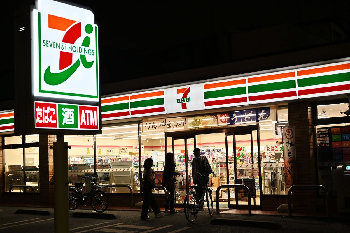 Пользователи японского приложения 7-Eleven лишились 500 000 долларов из-за ...