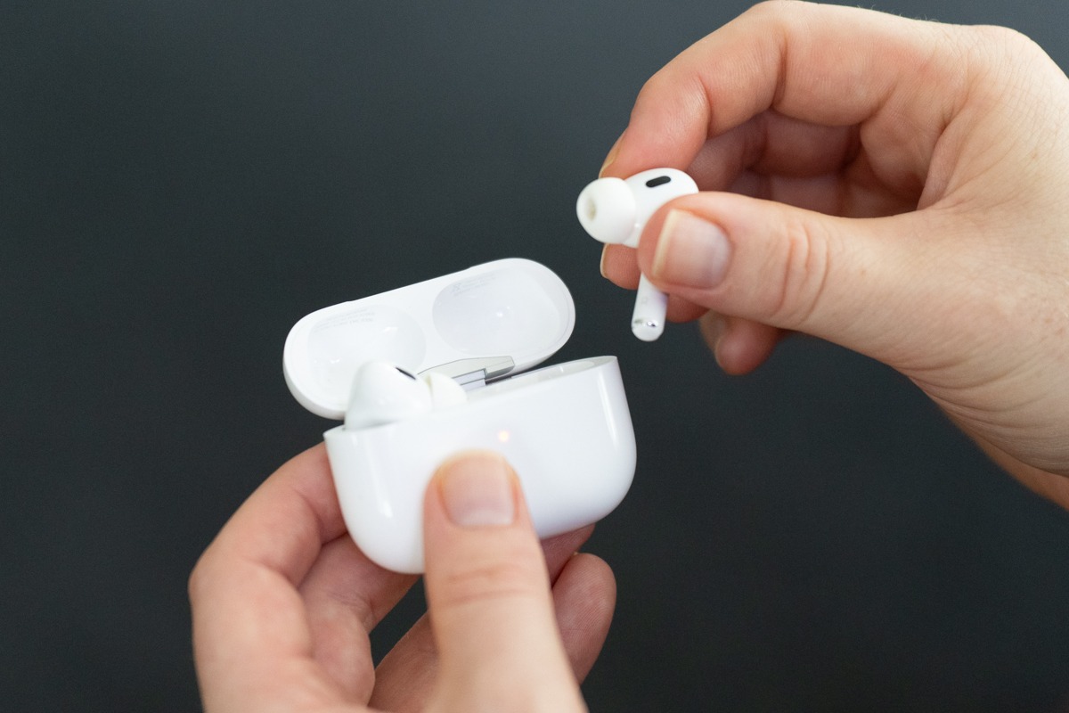 Apple исправила уязвимость, позволявшую получить доступ к чужим AirPods