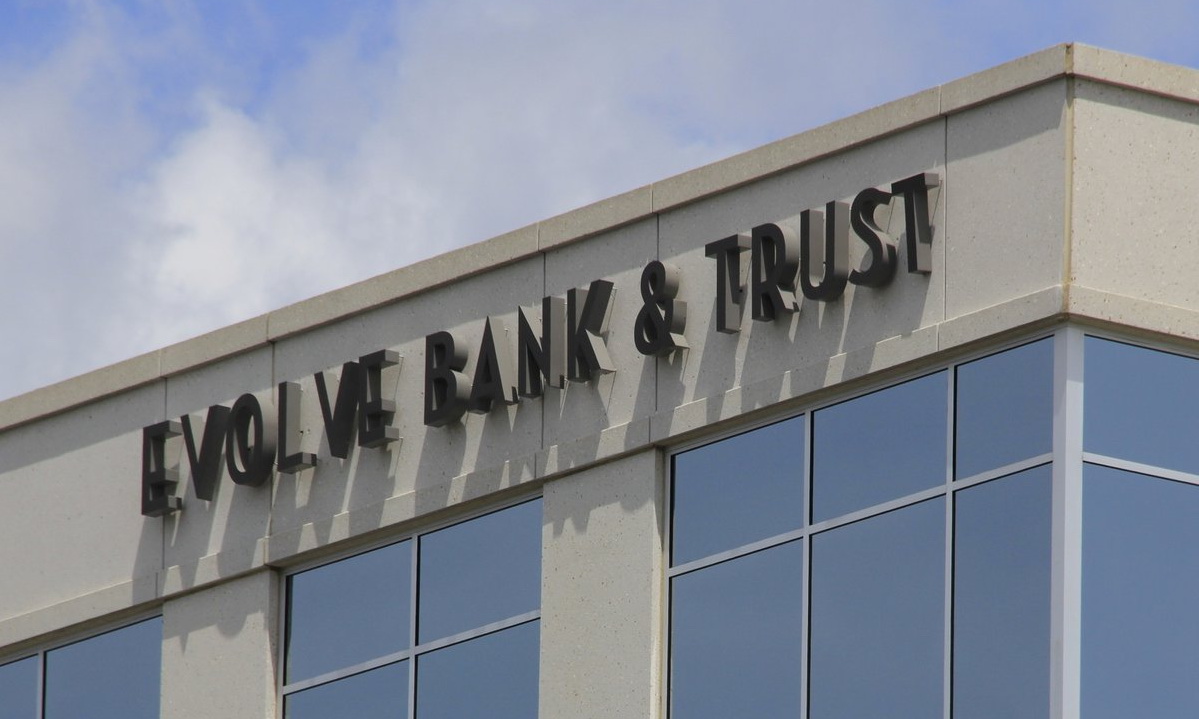 Вымогательская атака на банк Evolve Bank & Trust привела к утечке данных 7,6 млн человек