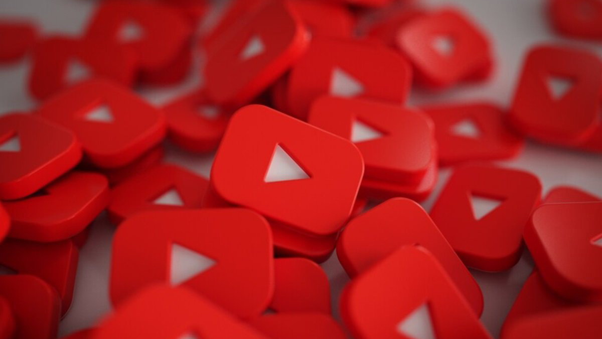 Роскомнадзор требует, чтобы Google разблокировала более 200 российских аккаунтов на YouTube