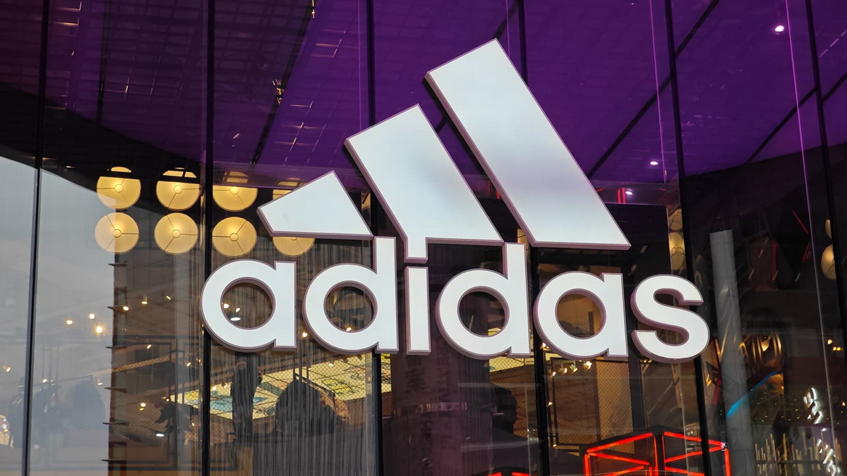 Подрядчика Adidas взломали и похитили данные клиентов