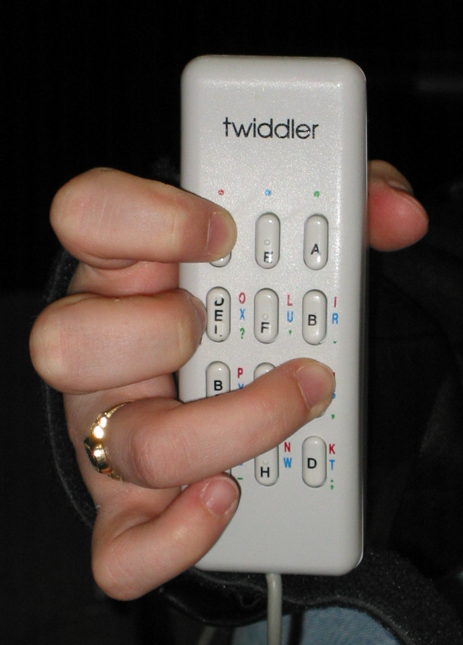 Стернеру повезло: и аккордная клавиатура Twiddler, и носимый дисплей MicroOptical выпускались серийно